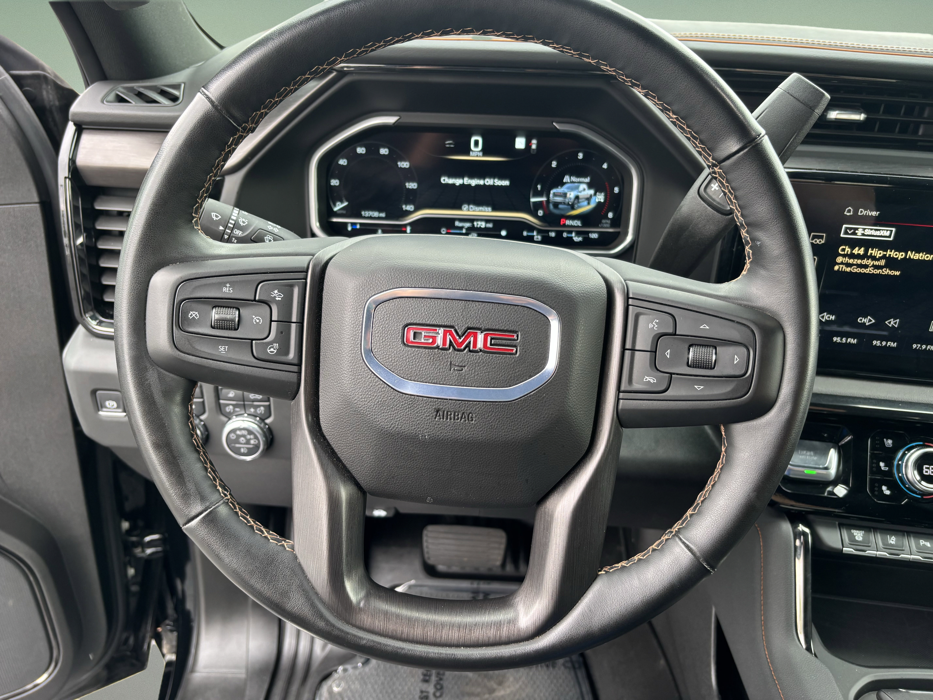 Used 2025 GMC Sierra 2500 AT4 w/ AT4 Premium Plus Package AWD/4WD image 11