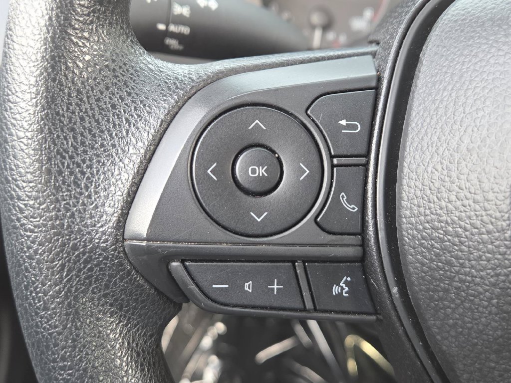 Used 2025 Toyota Corolla LE FWD image 29