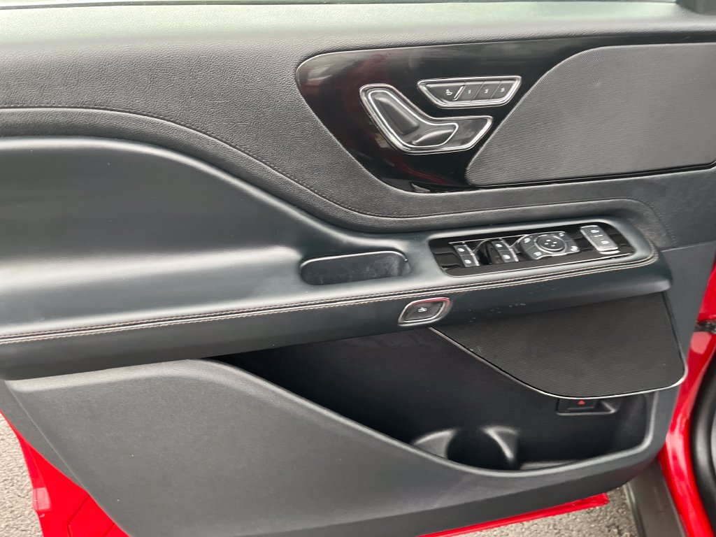 Used 2025 Lincoln Aviator AWD image 11
