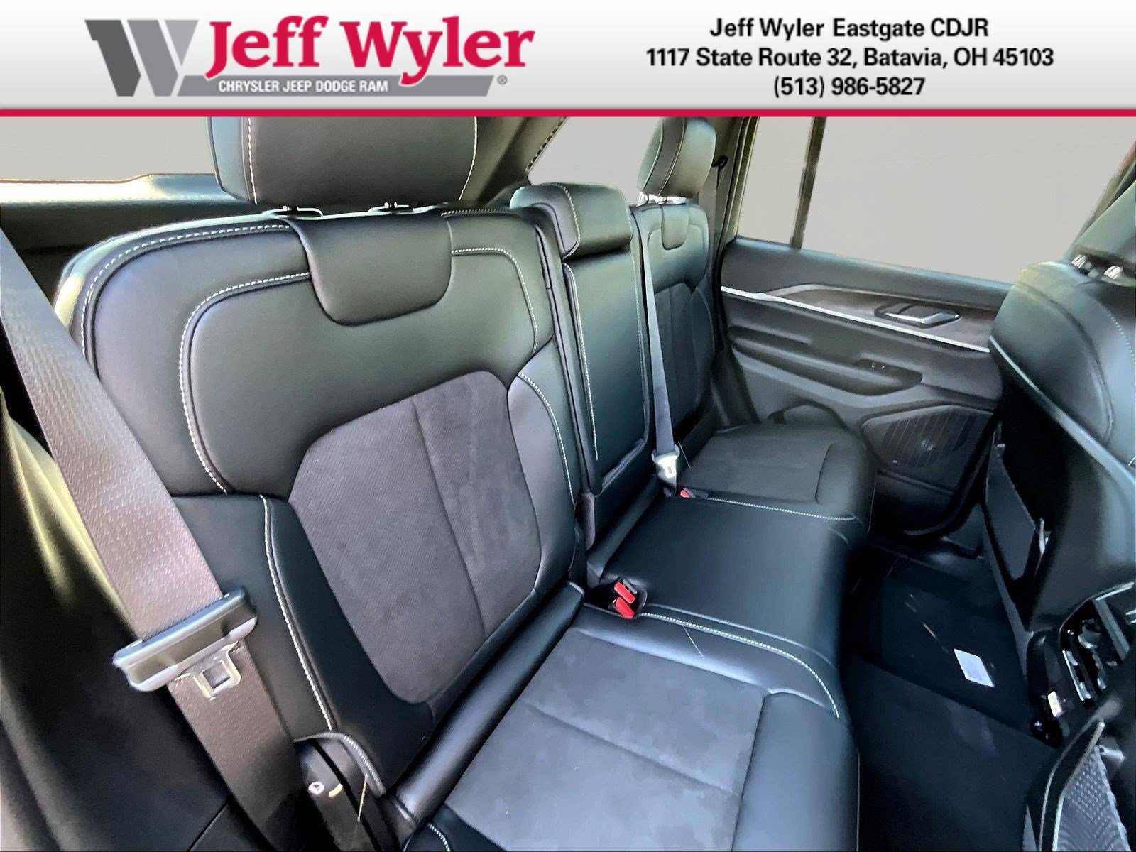 New 2026 Jeep Grand Cherokee Altitude AWD/4WD image 19