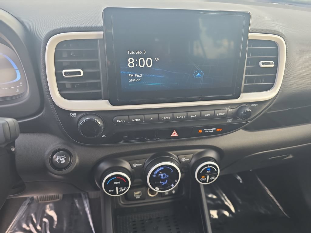 Used 2024 Hyundai Venue Limited FWD image 12