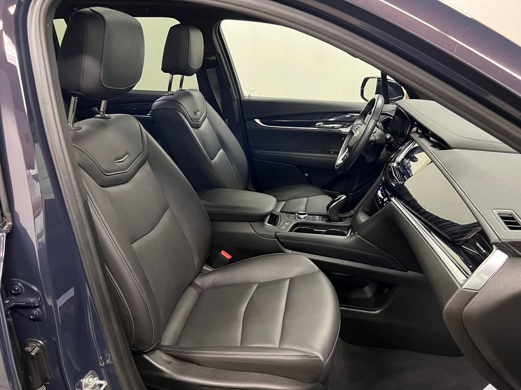 Certified 2025 Cadillac XT6 Premium Luxury AWD/4WD image 44