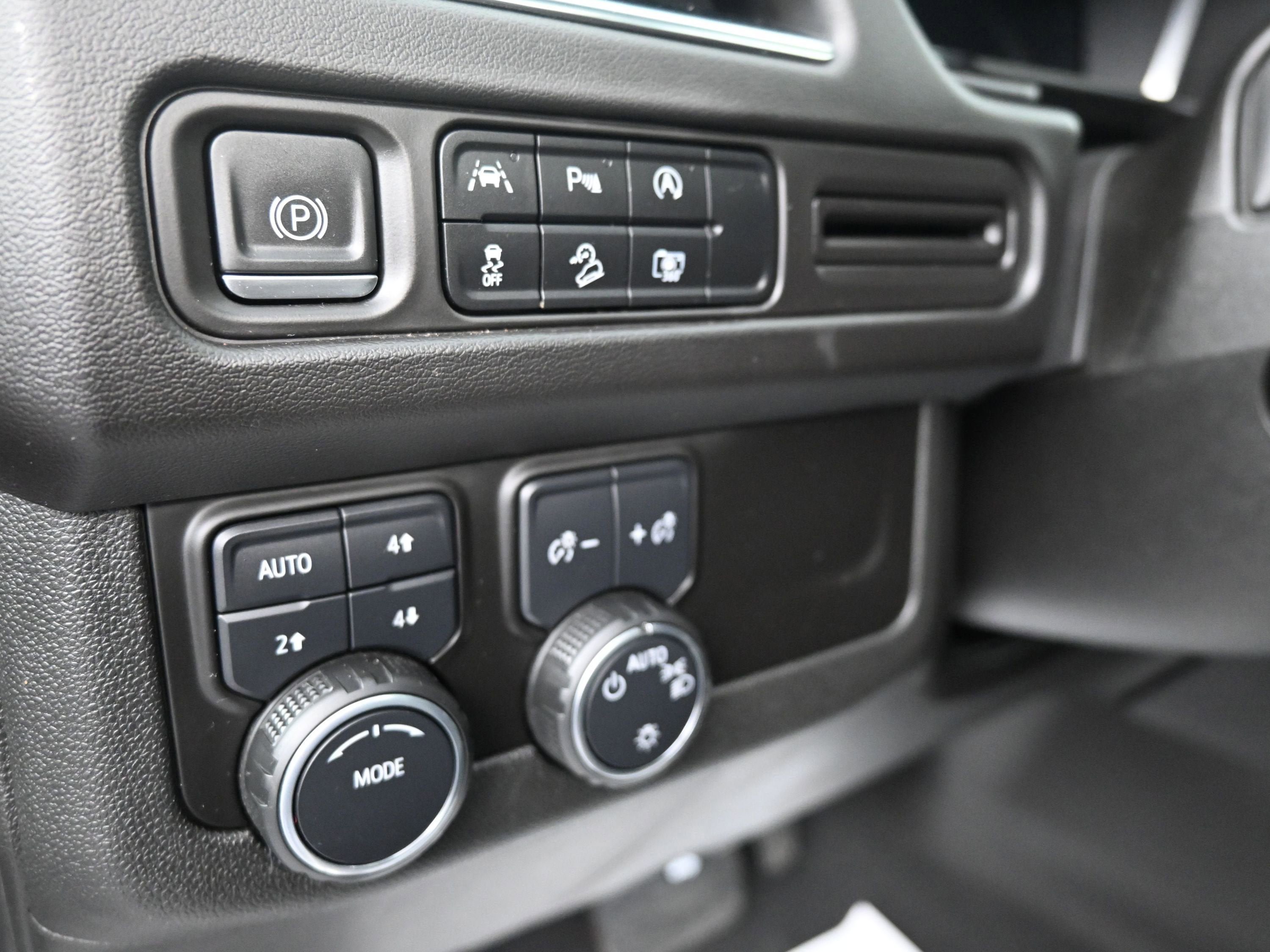 Used 2023 Chevrolet Tahoe Z71 w/ Luxury Package image 28