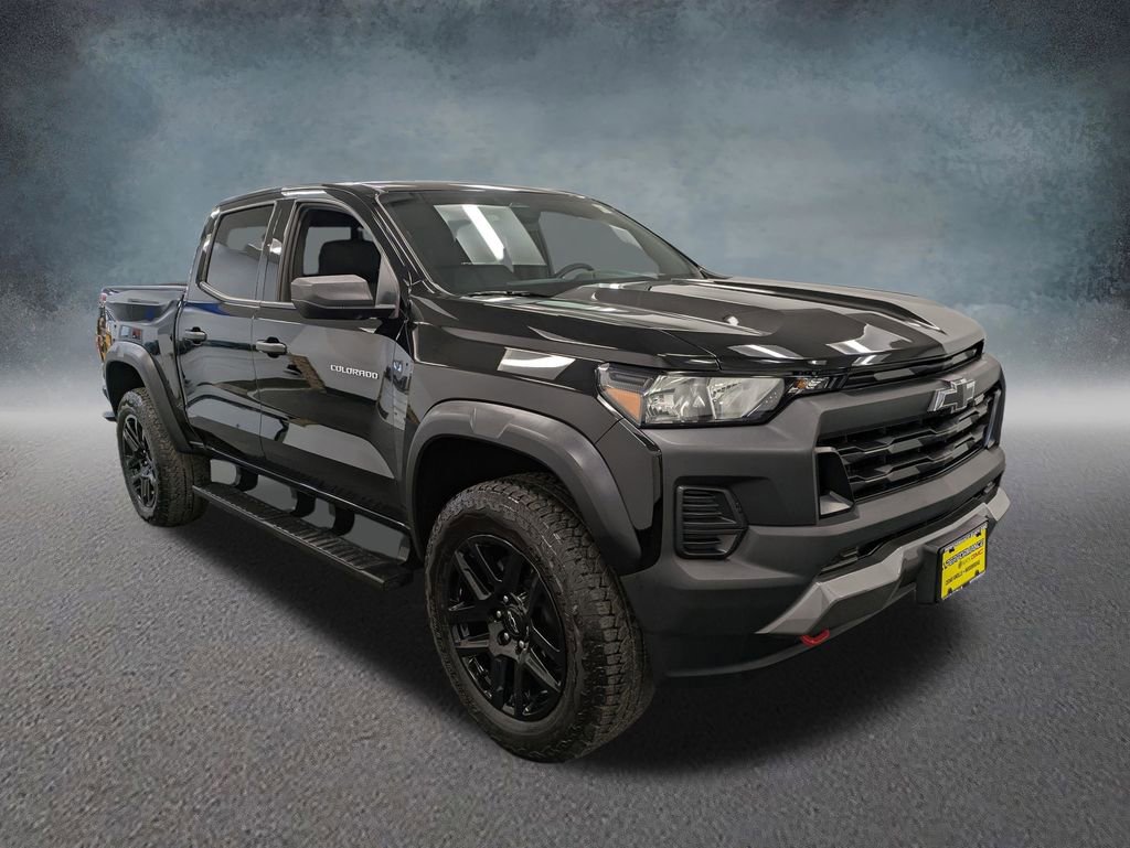 Used 2024 Chevrolet Colorado Trail Boss w/ Advanced Trailering Package AWD/4WD image 3