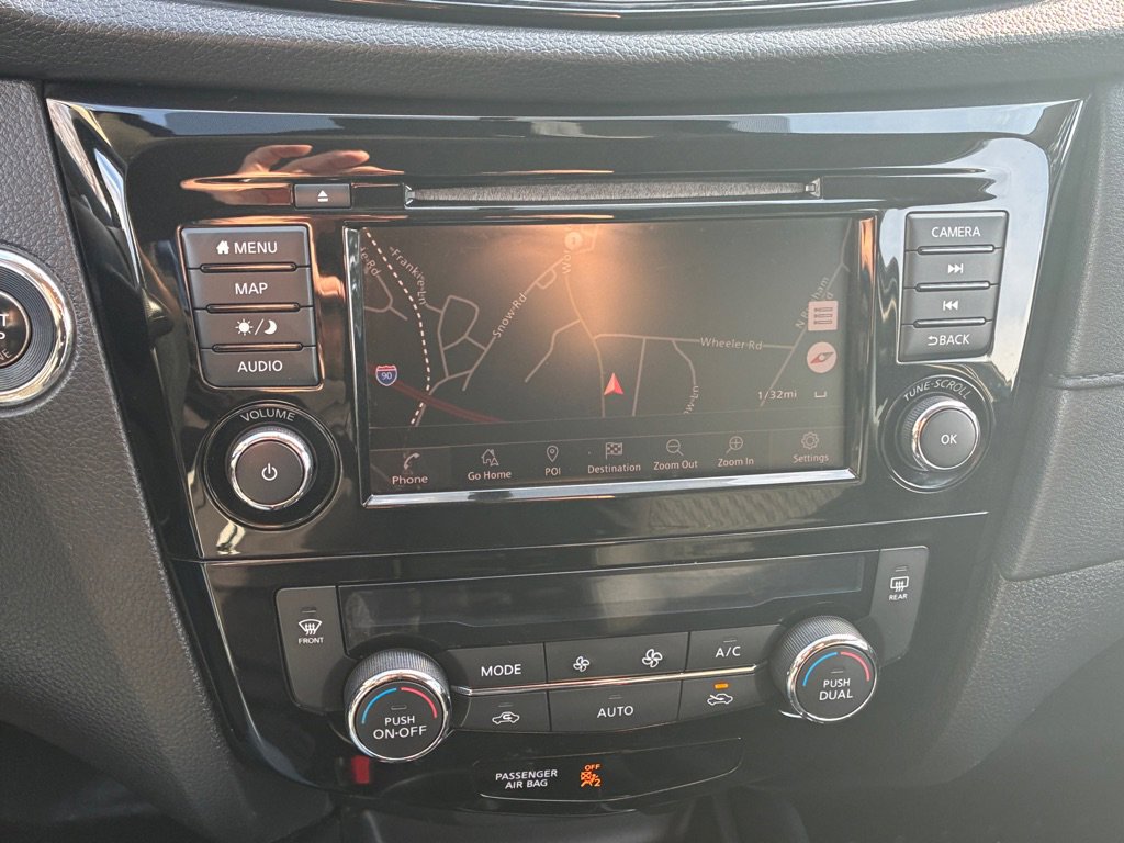 Used 2018 Nissan Rogue SV w/ Premium Package image 22