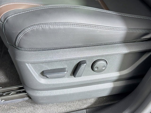 New 2026 Nissan Armada SL w/ Captain's Chari Seat Package image 12