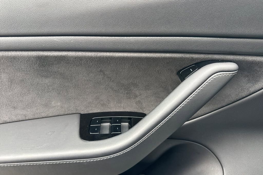 Used 2018 Tesla Model 3 Long Range RWD image 11