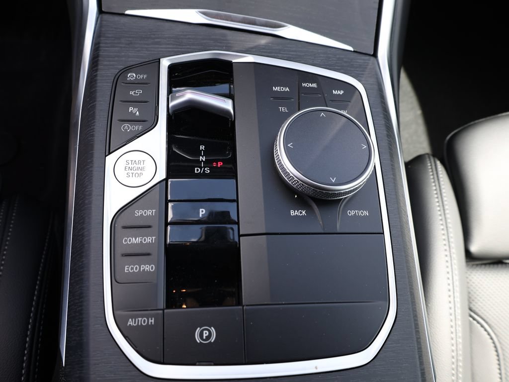 Used 2025 BMW 330i Sedan w/ Premium Package RWD image 29