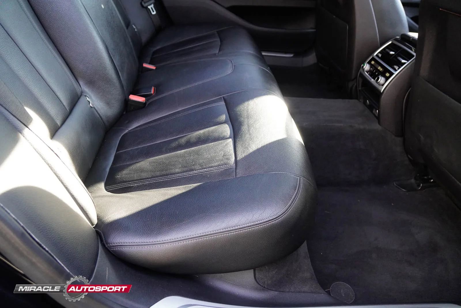 Used 2018 BMW 740i w/ M Sport Package image 34