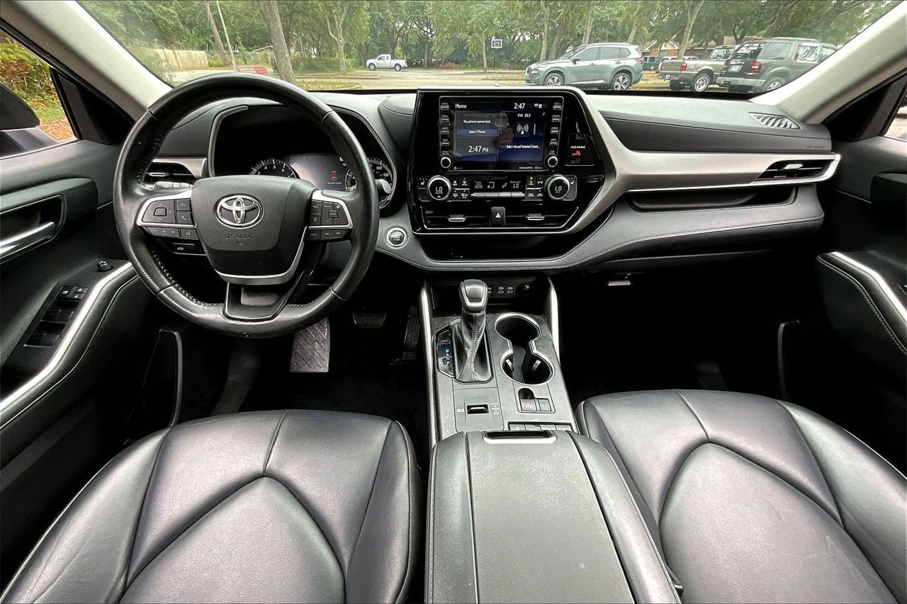 Used 2022 Toyota Highlander XLE image 7
