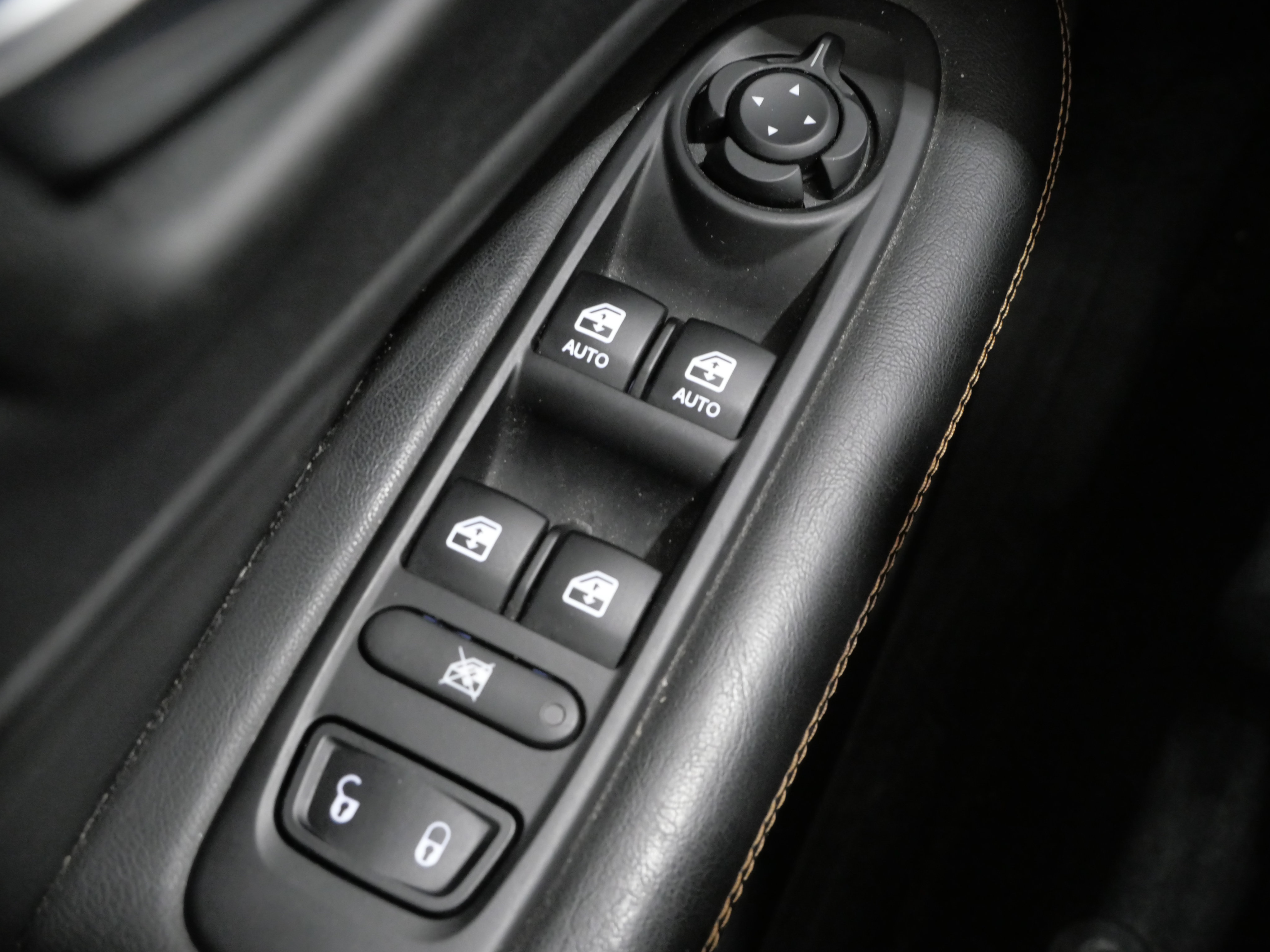 Used 2021 Jeep Compass Limited AWD/4WD image 13