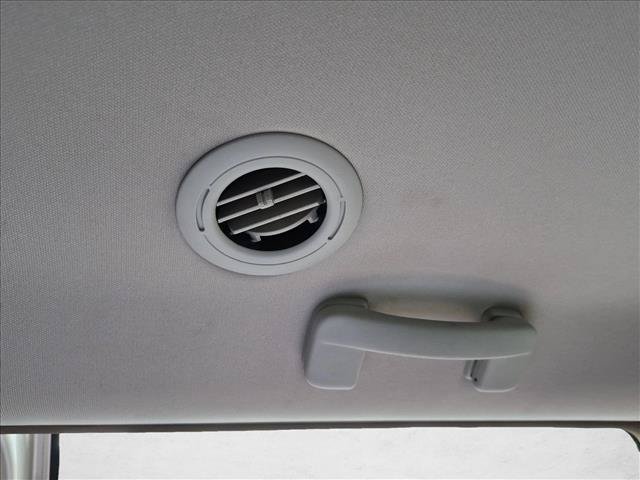 Used 2015 Chrysler Town & Country Touring FWD image 28