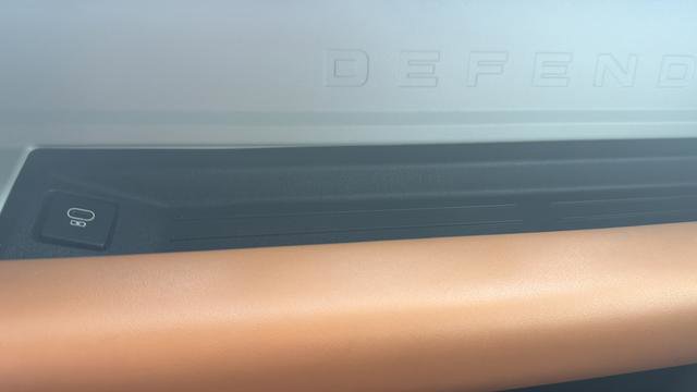 Used 2023 Land Rover Defender 130 SE image 31