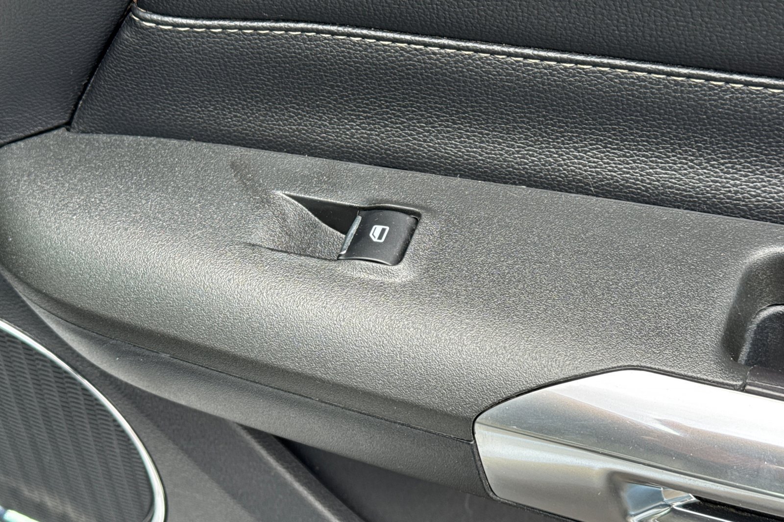 Used 2015 Ford Mustang Premium RWD image 21