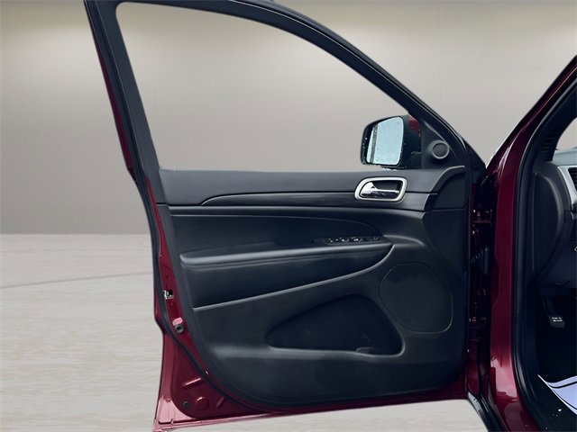 Used 2020 Jeep Grand Cherokee Laredo w/ Security & Convenience Group image 9