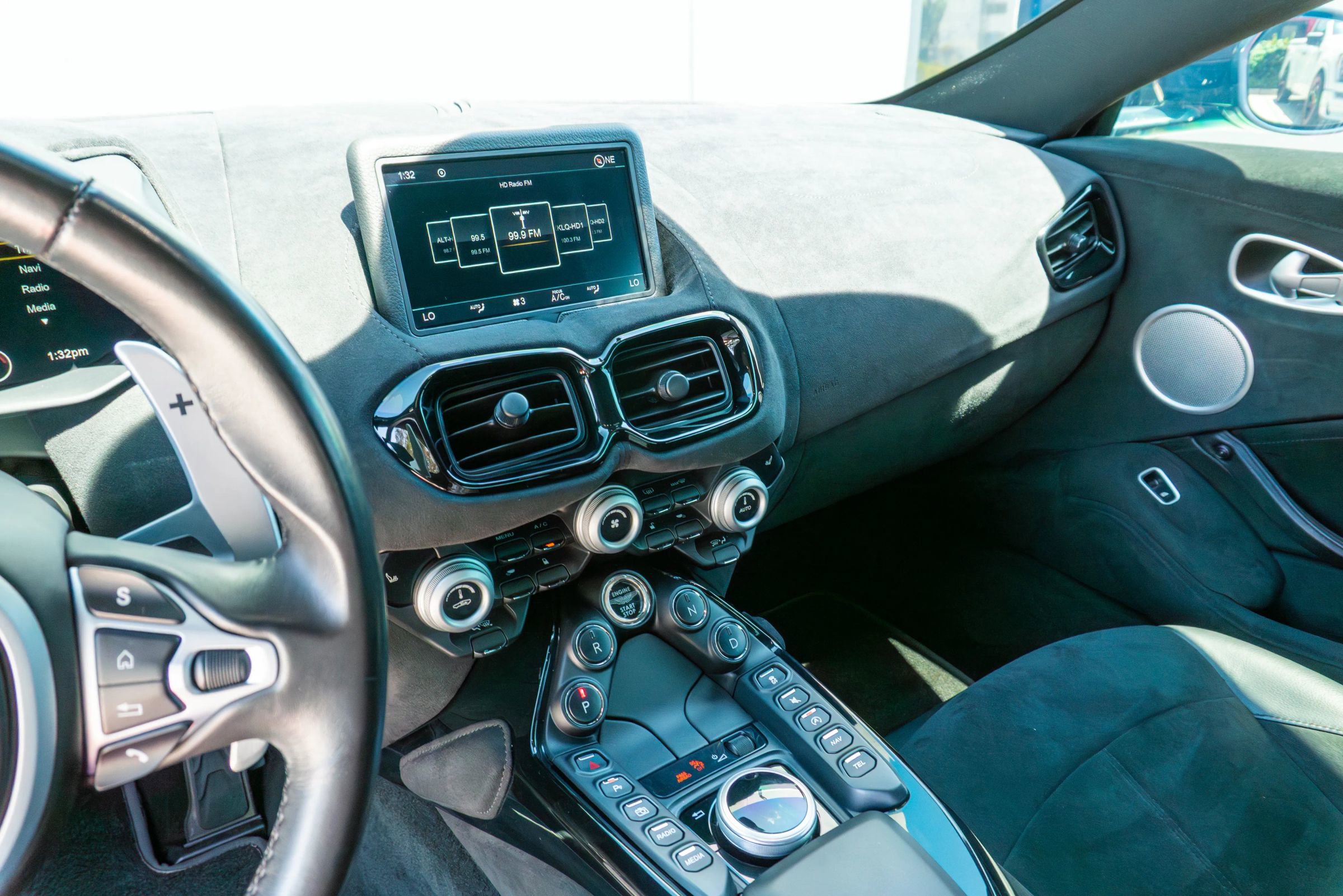 Used 2020 Aston Martin V8 Vantage Coupe image 47