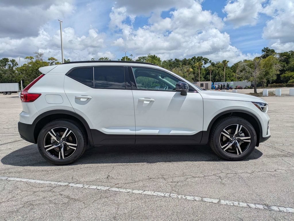New 2026 Volvo XC40 B4 Core FWD image 7