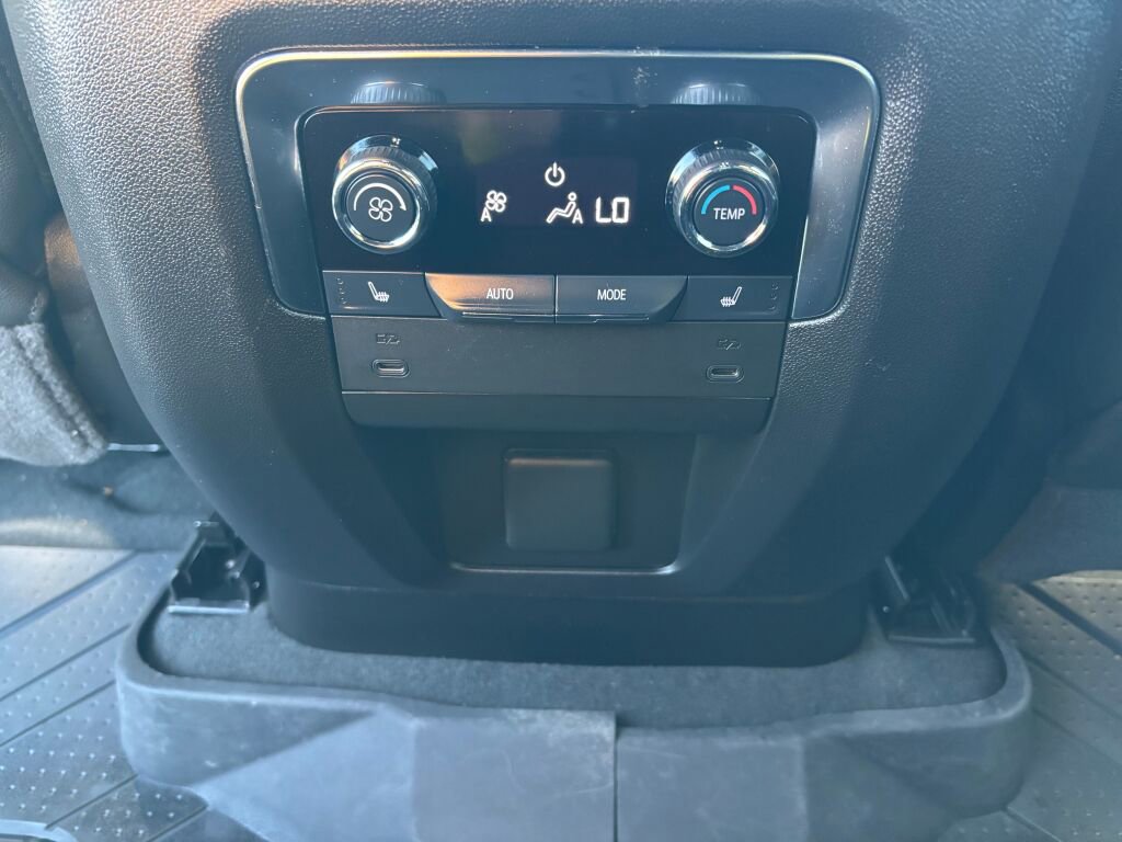 Used 2025 Chevrolet Suburban High Country image 15