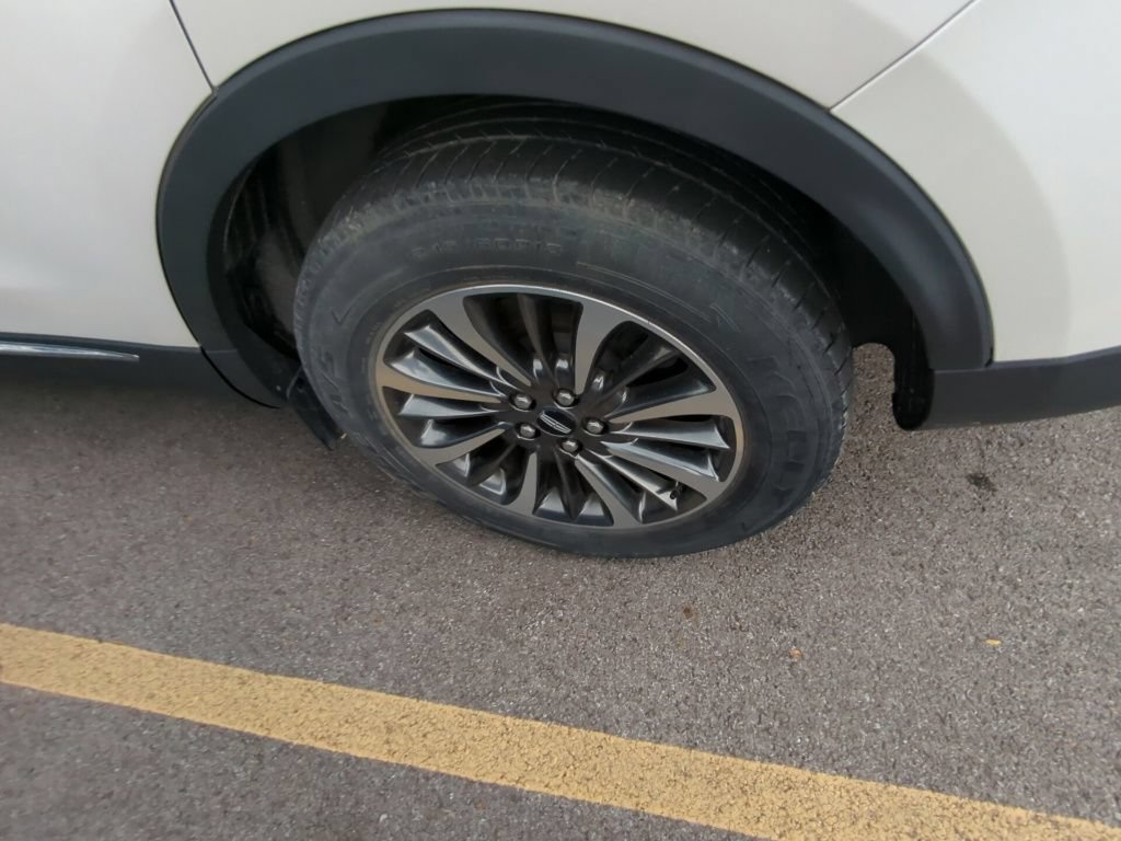 Used 2019 Lincoln Nautilus Select AWD/4WD image 5