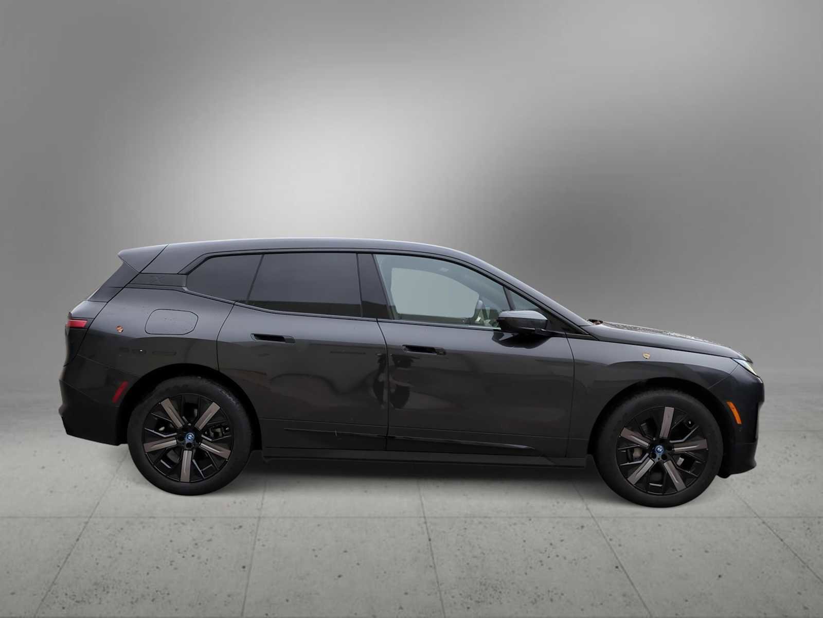 Used 2025 BMW iX xDrive50 image 9