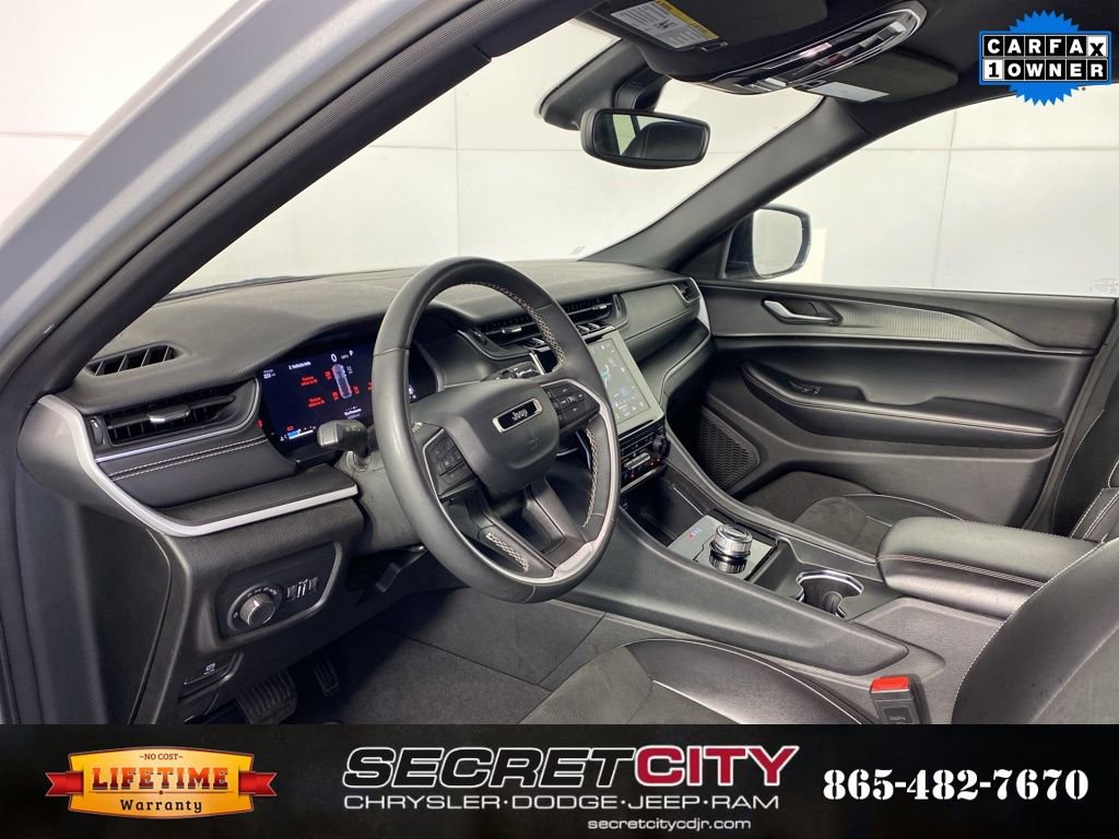 Used 2024 Jeep Grand Cherokee Altitude image 11