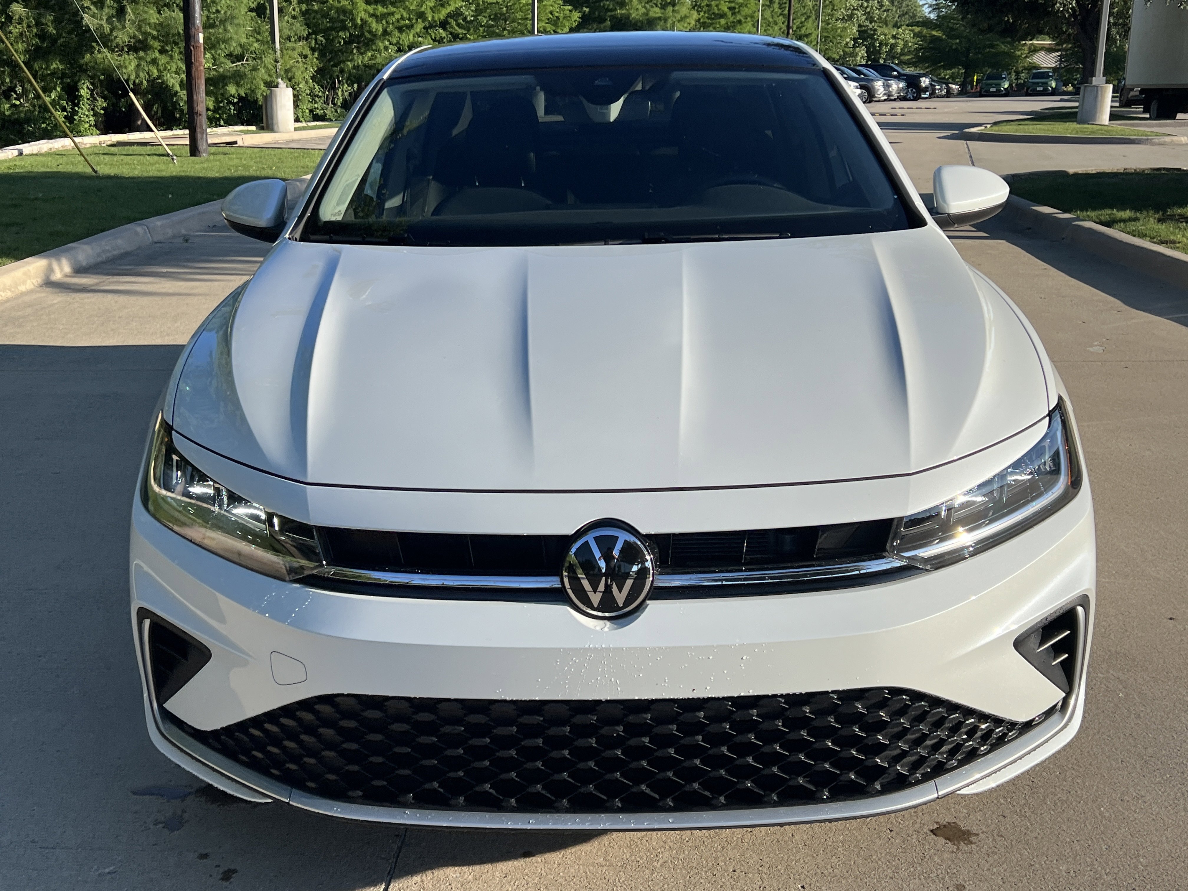 Used 2025 Volkswagen Jetta SE w/ Sunroof Package FWD image 3