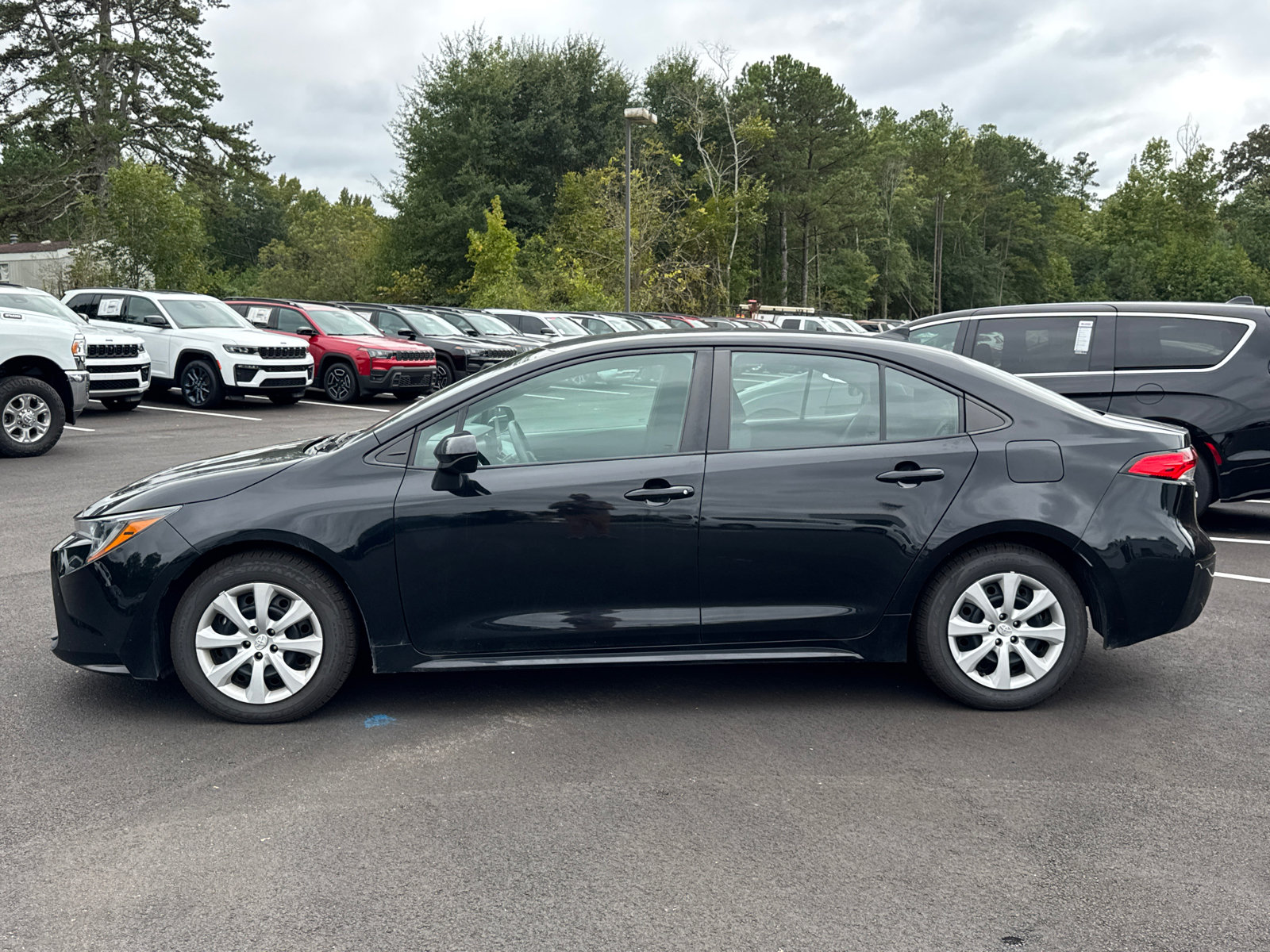 Used 2024 Toyota Corolla LE FWD image 5