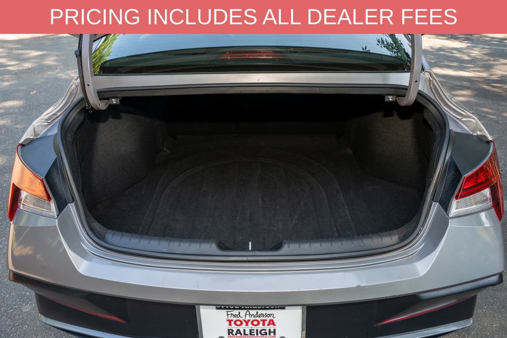 Used 2025 Hyundai Elantra SEL FWD image 5