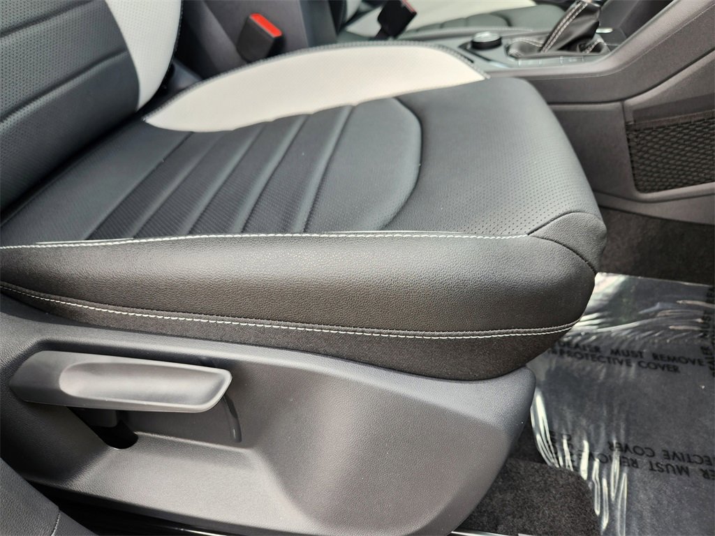 New 2025 Volkswagen Taos SEL image 26