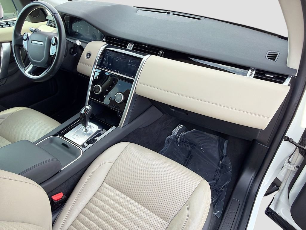 Used 2020 Land Rover Discovery Sport SE image 14