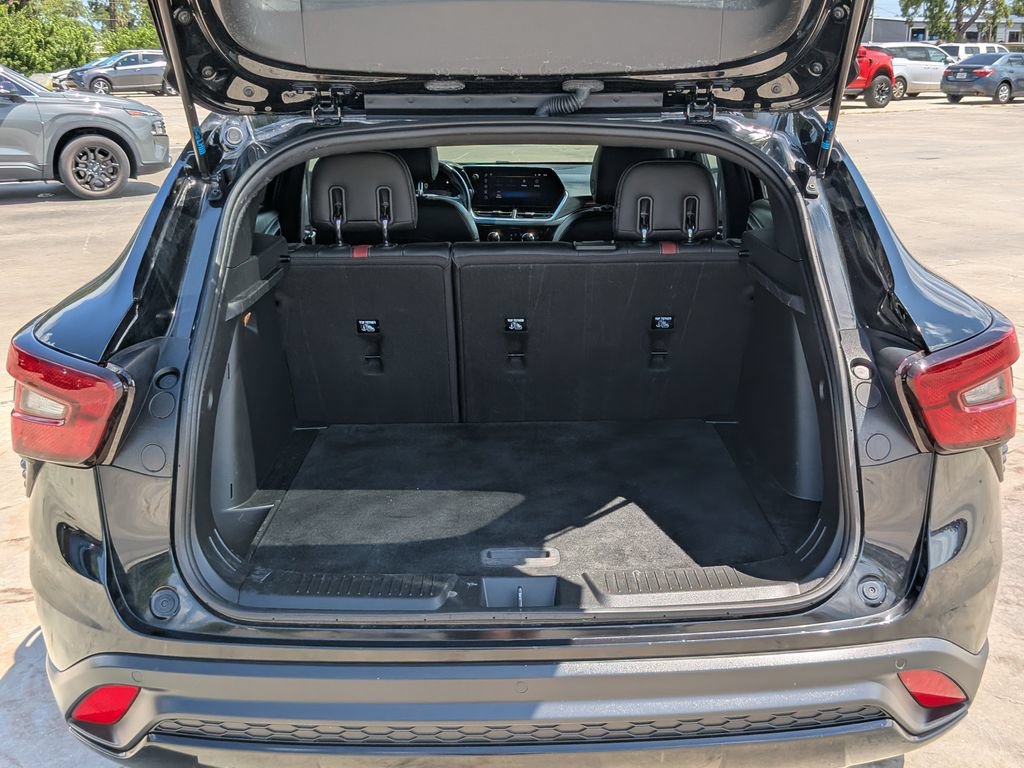 Used 2024 Chevrolet Trax RS w/ Sunroof Package FWD image 13