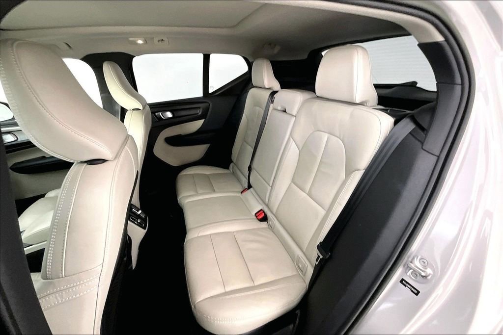 Certified 2023 Volvo XC40 B5 Plus image 35