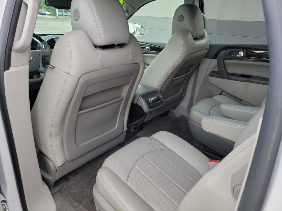 Used 2017 Buick Enclave Premium w/ Experience Buick Package FWD image 32