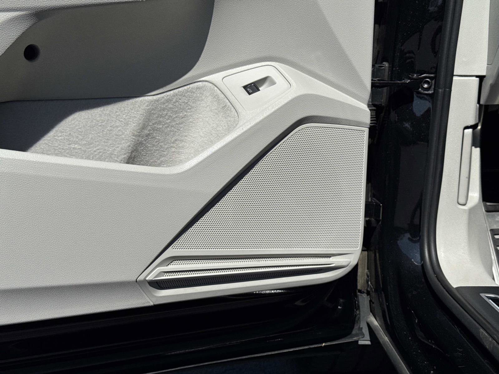 Used 2022 Volkswagen Tiguan SE R-Line image 20