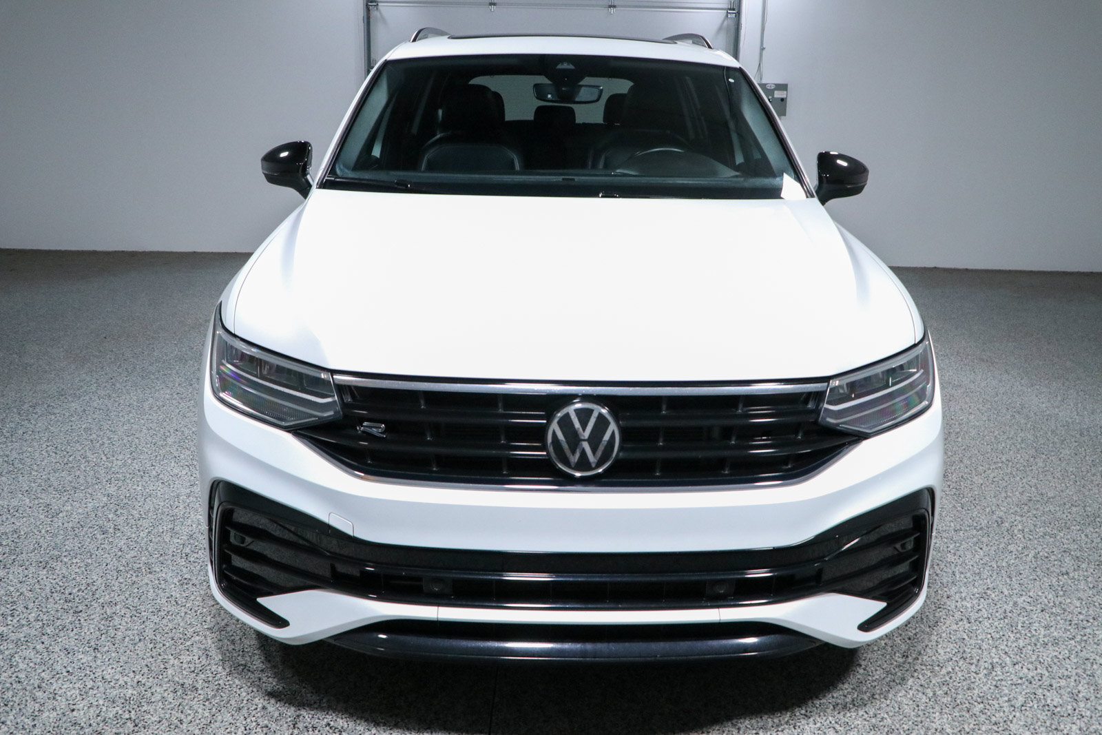 Used 2022 Volkswagen Tiguan SE R-Line AWD/4WD image 4