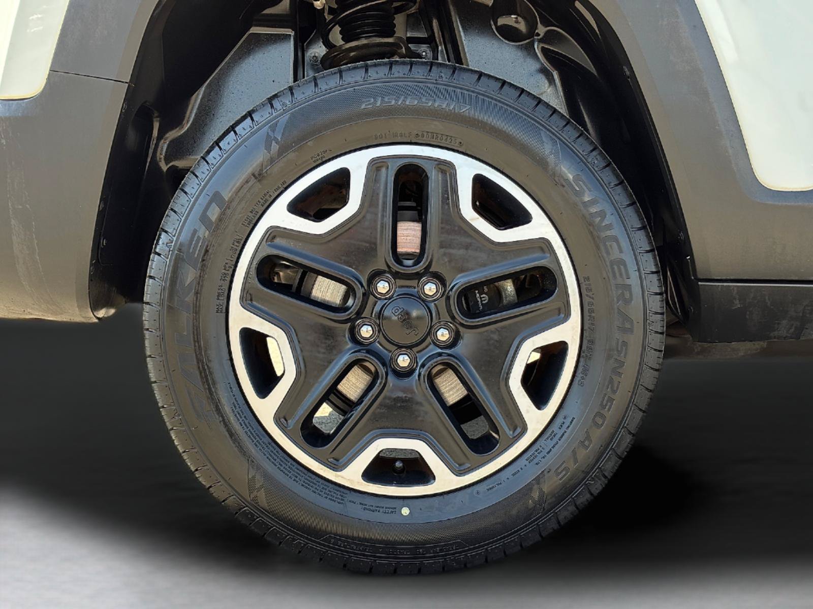 Used 2017 Jeep Renegade Trailhawk AWD/4WD image 9