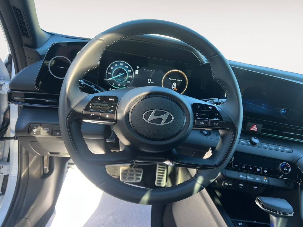 Certified 2025 Hyundai Elantra SEL image 14