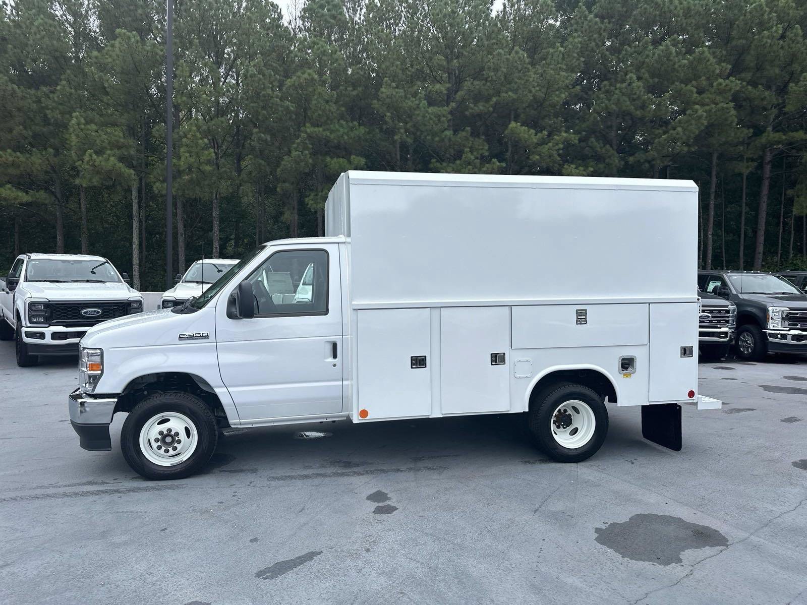 New 2025 Ford E-350 and Econoline 350 Super Duty w/ Power Equipment Group RWD image 4