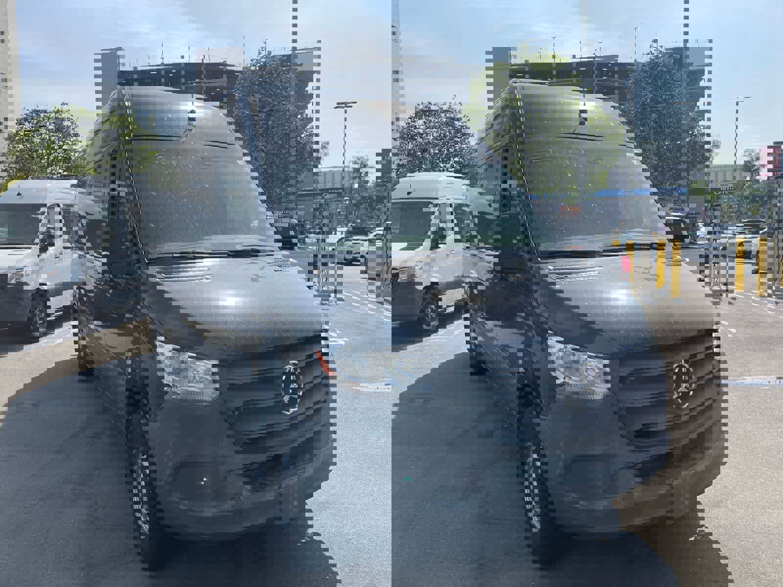 Used 2022 Mercedes-Benz Sprinter 2500 image 2