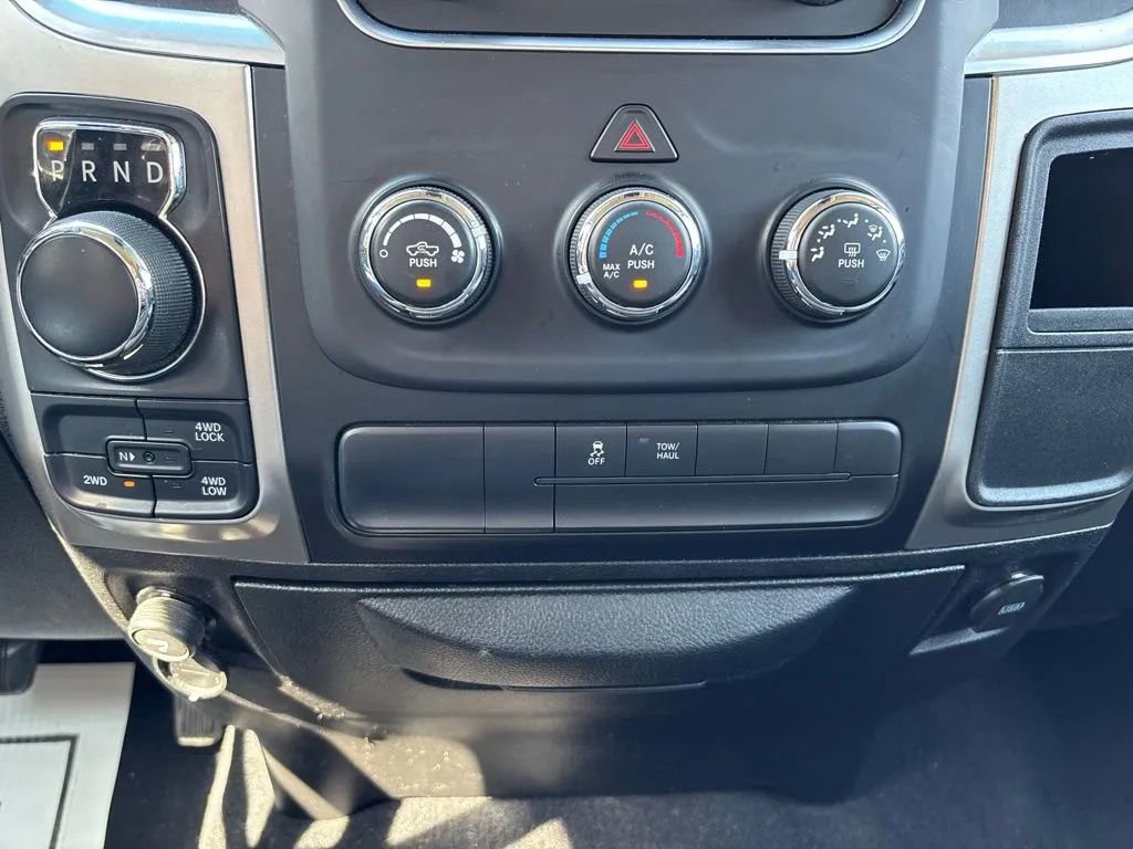 Used 2020 RAM 1500 Classic SLT AWD/4WD image 18