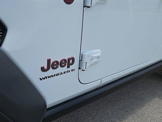 Used 2025 Jeep Wrangler Unlimited Rubicon AWD/4WD image 8