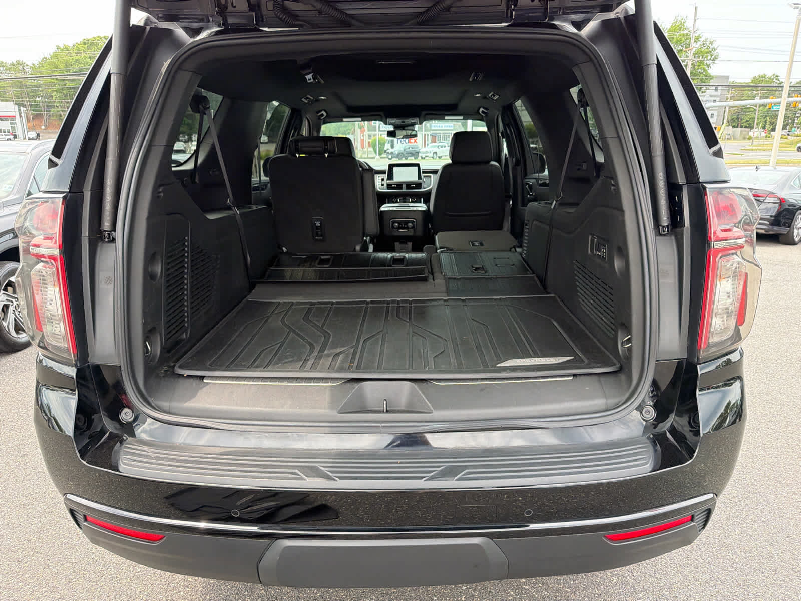 Certified 2024 Chevrolet Suburban RST w/ Luxury Package AWD/4WD image 32