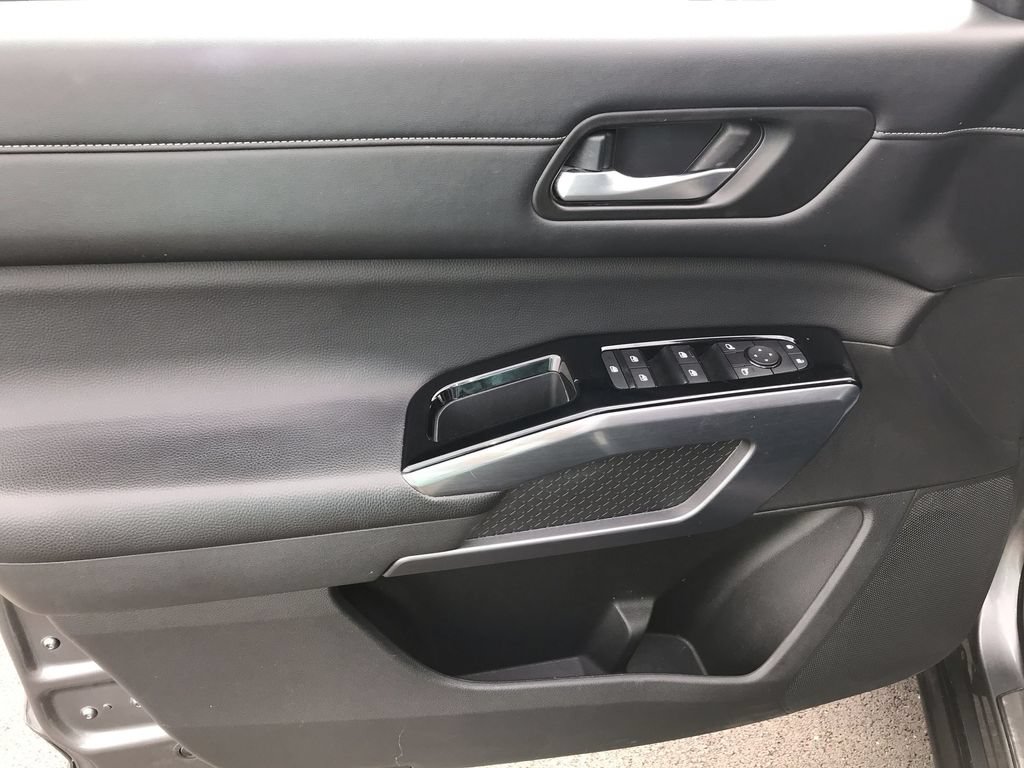 Used 2023 Nissan Pathfinder SL w/ Lighting Package (N92) AWD/4WD image 15