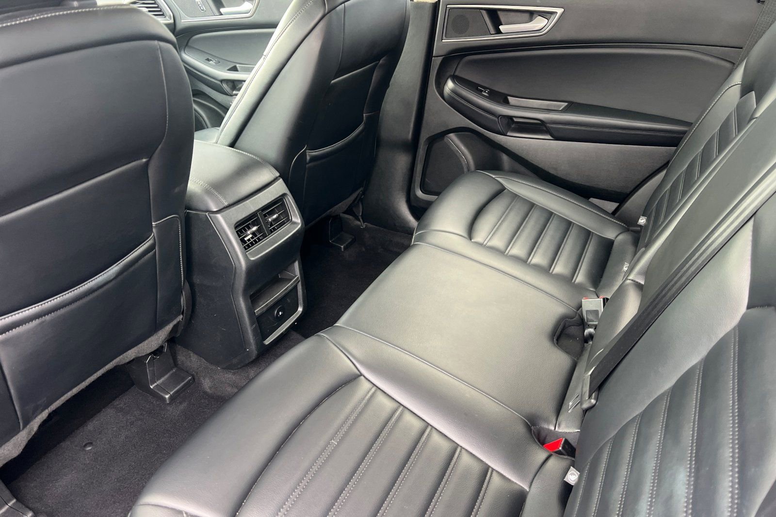 Used 2023 Ford Edge SEL image 9