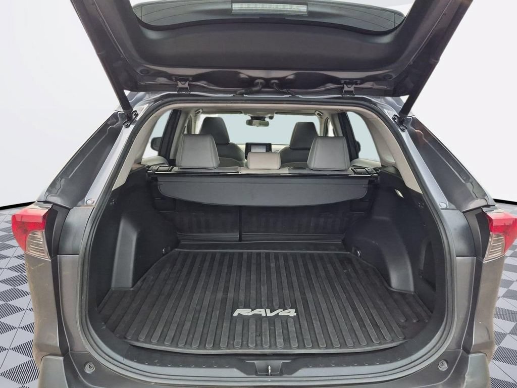 Used 2022 Toyota RAV4 XLE Premium AWD/4WD image 25