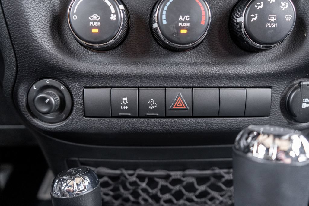 Used 2018 Jeep Wrangler Unlimited Sport S AWD/4WD image 25