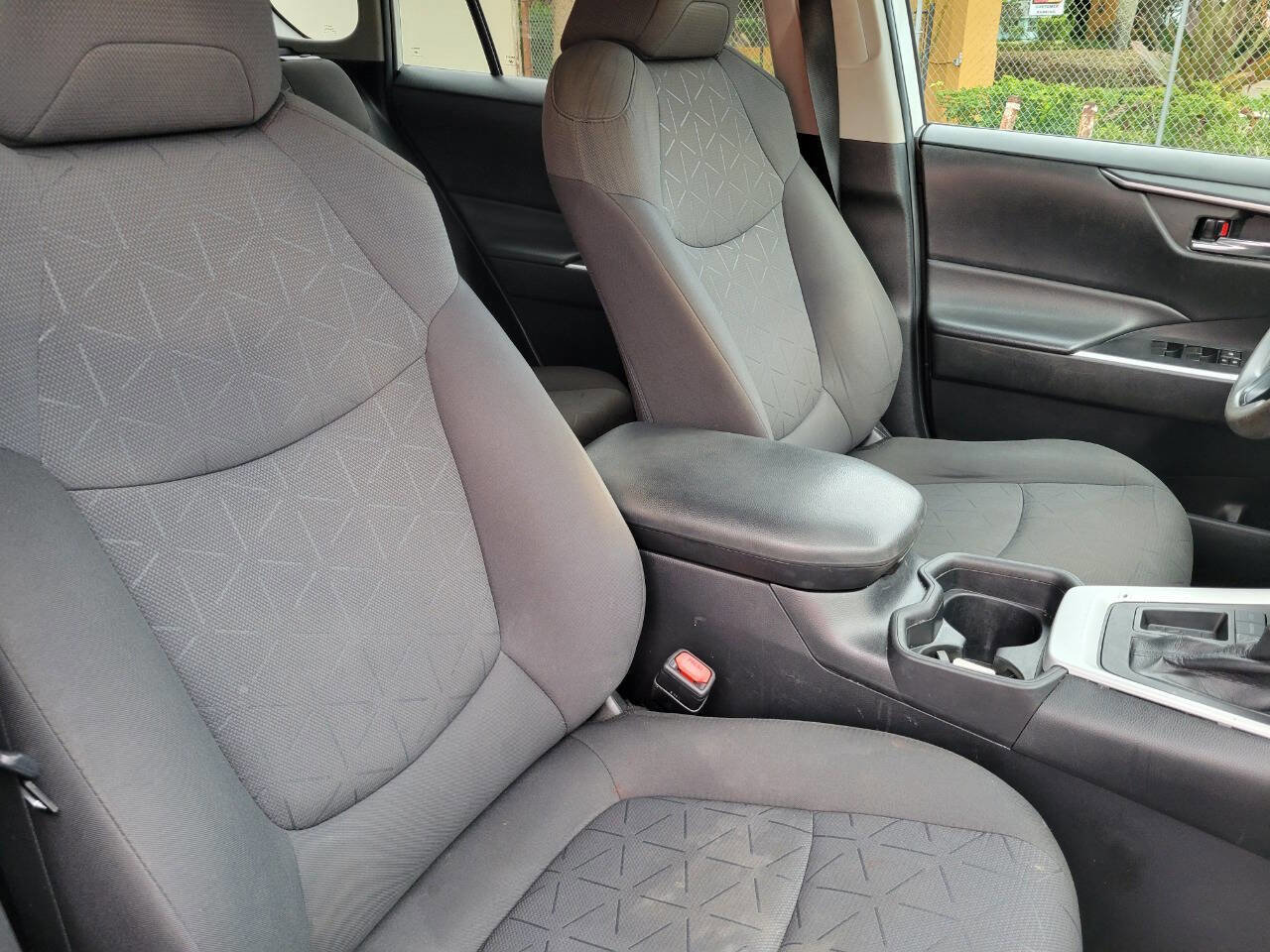 Used 2021 Toyota RAV4 XLE FWD image 10