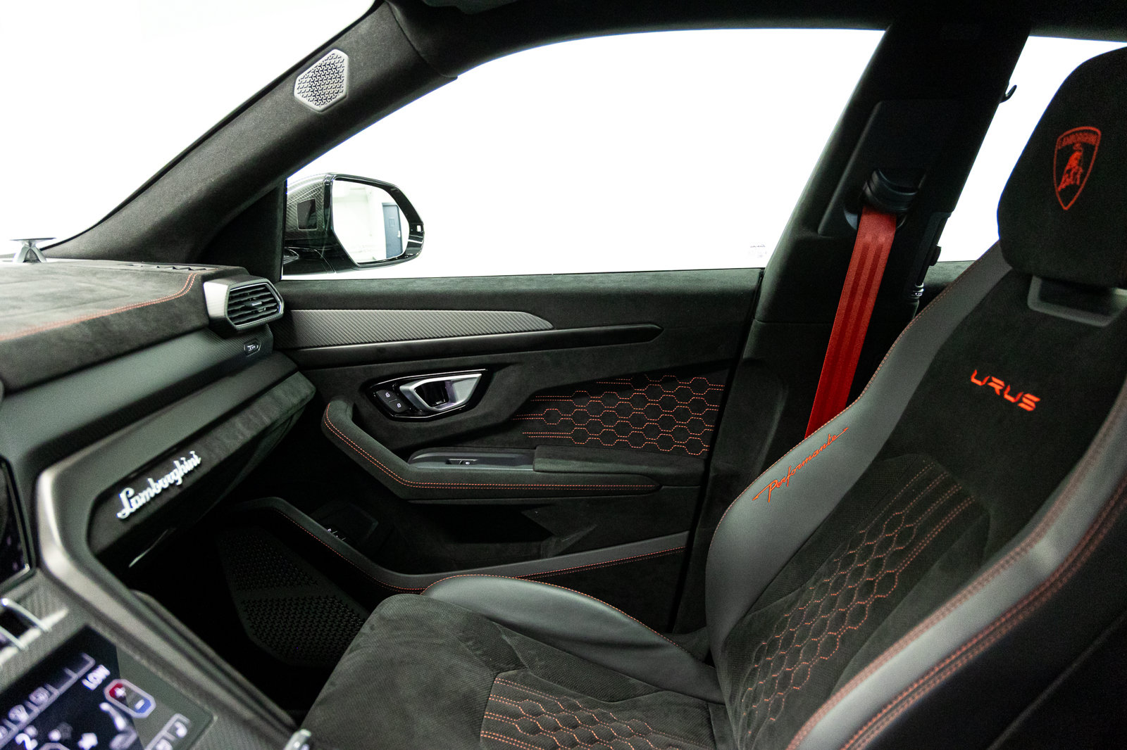 Used 2024 Lamborghini Urus Performante AWD/4WD image 60