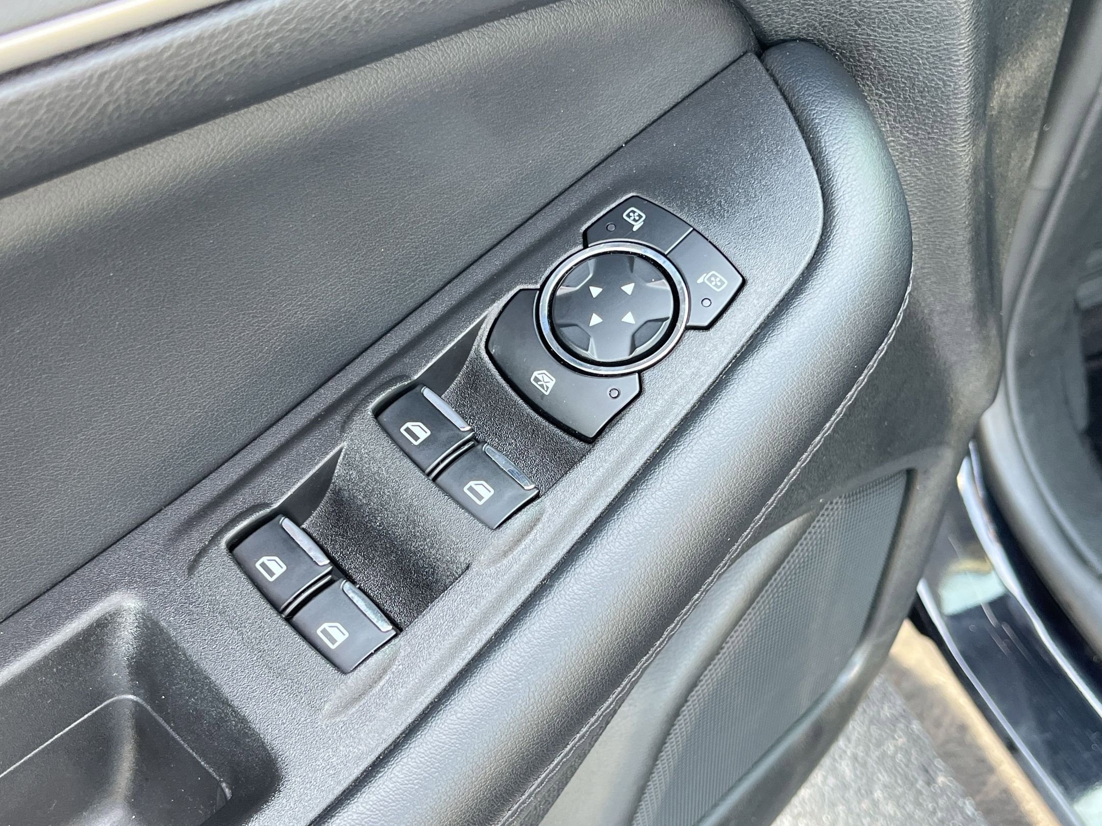 Used 2024 Ford Edge SEL image 13