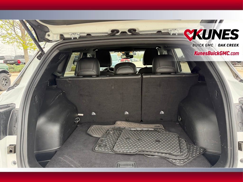 Used 2025 Jeep Compass Trailhawk AWD/4WD image 5